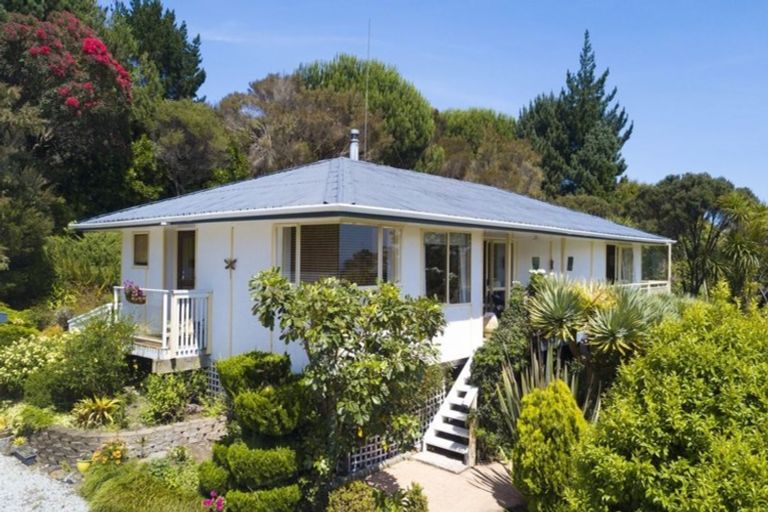 Photo of property in 105 Cable Bay Block Road, Cable Bay, 0420