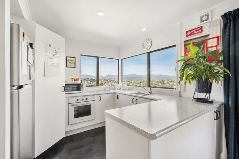 Photo of property in 2 Kaikoura Street, Maupuia, Wellington, 6022