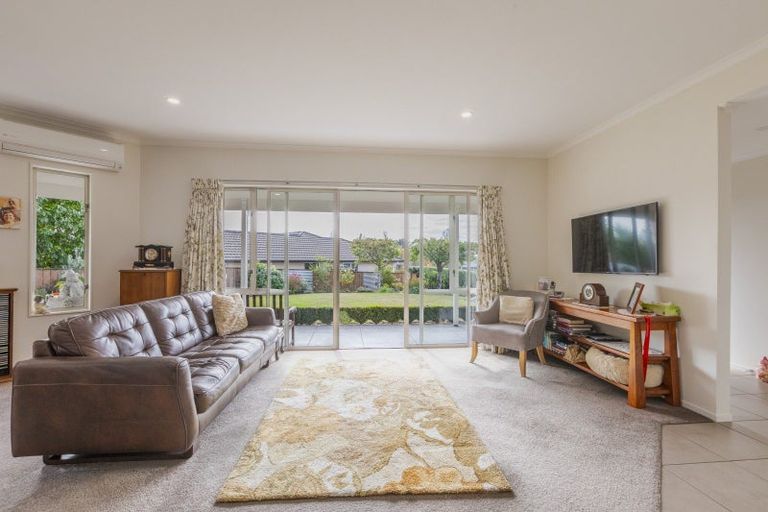 Photo of property in 22 Parkland Drive, Waipawa, 4210