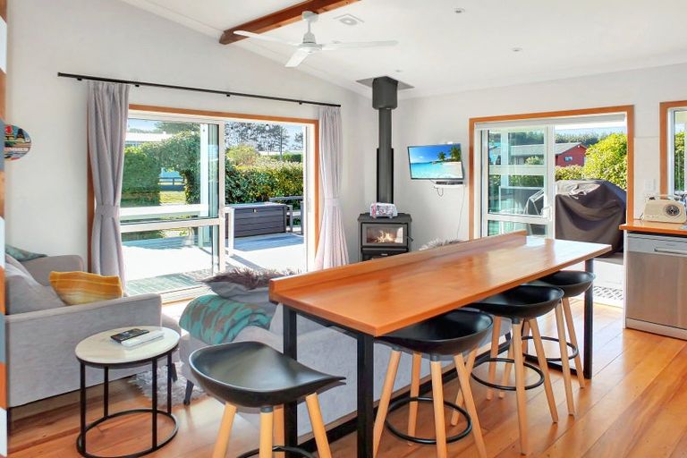 Photo of property in 8a Te Awa Street, Foxton Beach, Foxton, 4815