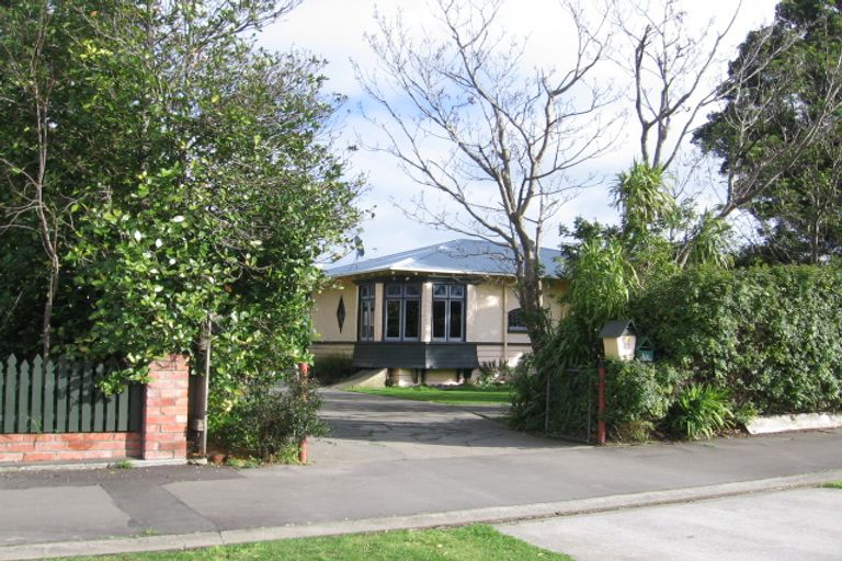 Photo of property in 41 Weston Avenue, Roslyn, Palmerston North, 4414