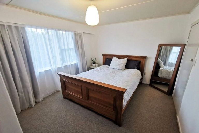 Photo of property in 28 Oak Avenue, Paremata, Porirua, 5024