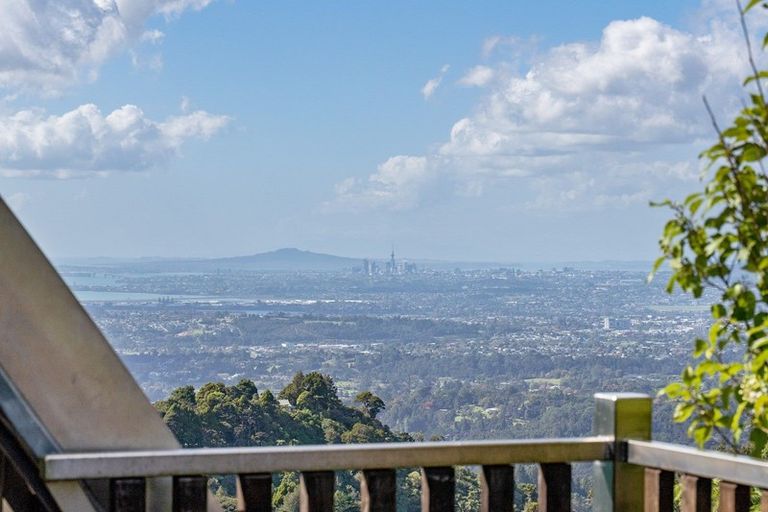 Photo of property in 440 Scenic Drive, Waiatarua, Auckland, 0612