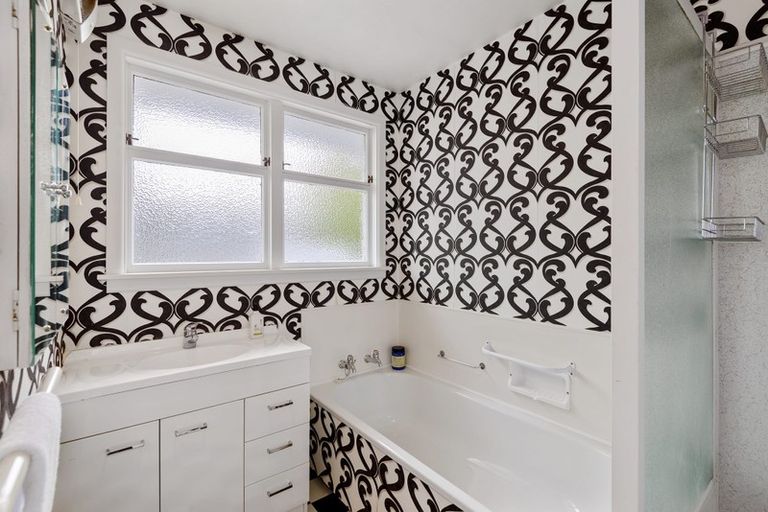 Photo of property in 2/98 Office Road, Merivale, Christchurch, 8014