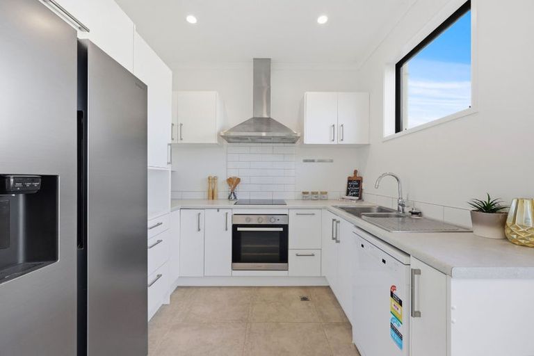 Photo of property in 6 Mayfly Lane, Hobsonville, Auckland, 0616