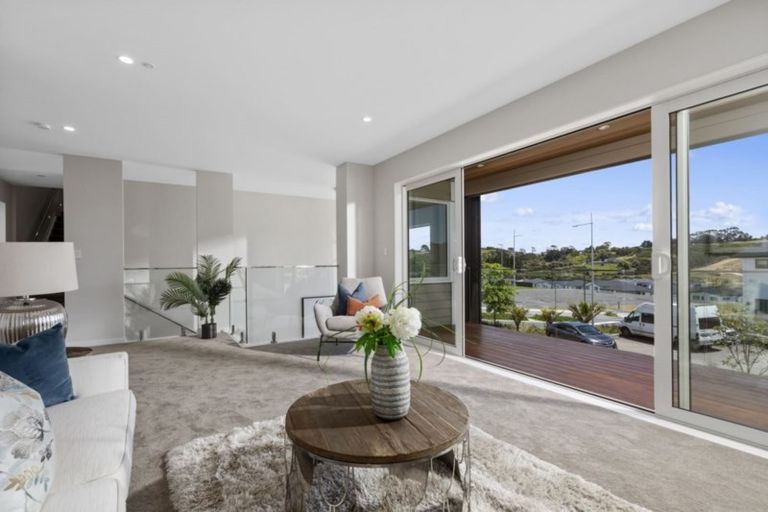 Photo of property in 28 Turutu Place, Long Bay, Auckland, 0630