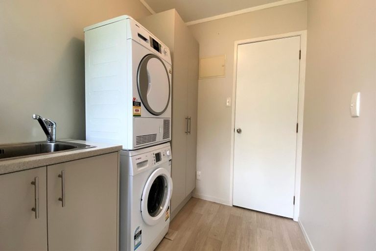 Photo of property in 16 Cherub Place, West Harbour, Auckland, 0618