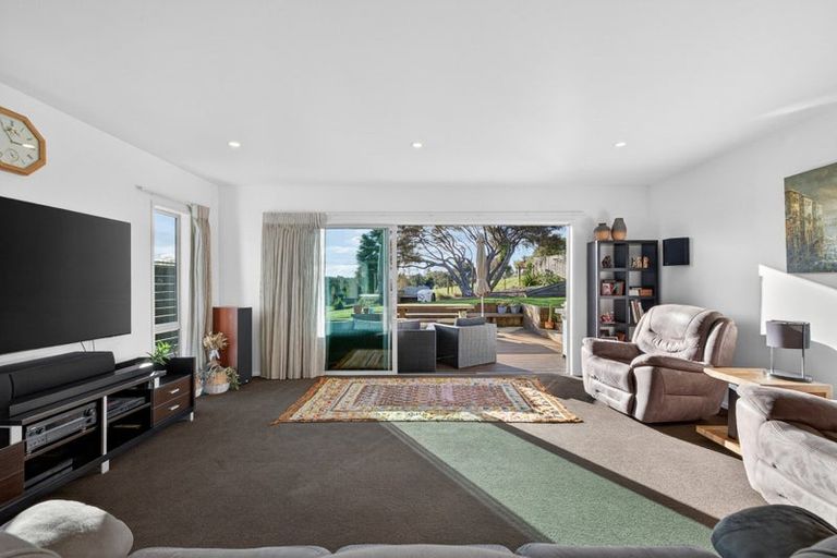Photo of property in 15 Lionel Place, Mapua, 7005