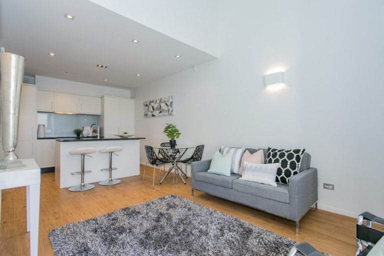 Photo of property in 2/64 Holly Road, St Albans, Christchurch, 8014