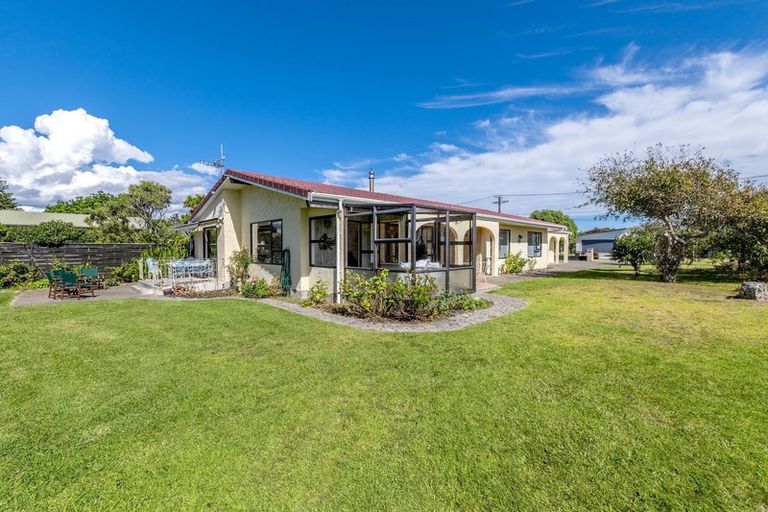 Photo of property in 25 Rauparaha Street, Waikanae Beach, Waikanae, 5036