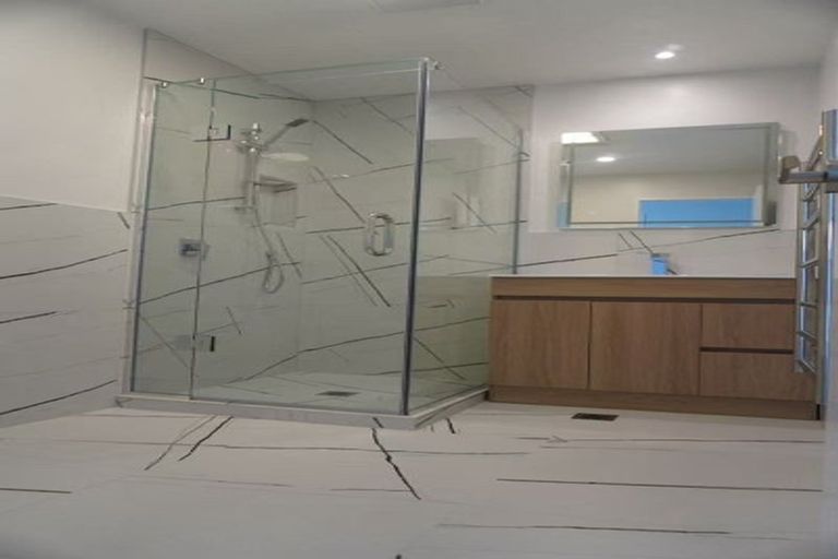 Photo of property in 4 Chatsworth Crescent, Pakuranga Heights, Auckland, 2010