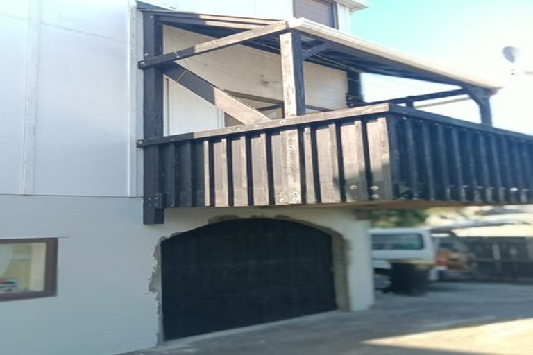 Photo of property in 140 Akaroa Drive, Maupuia, Wellington, 6022