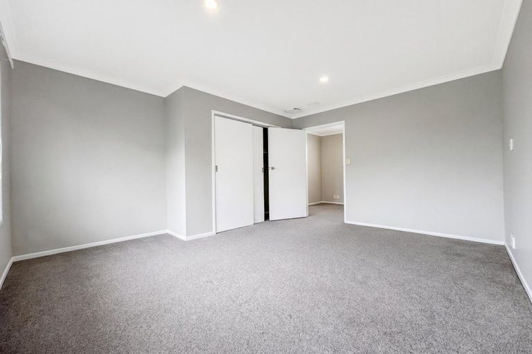Photo of property in 18 Maroubra Place, Botany Downs, Auckland, 2010