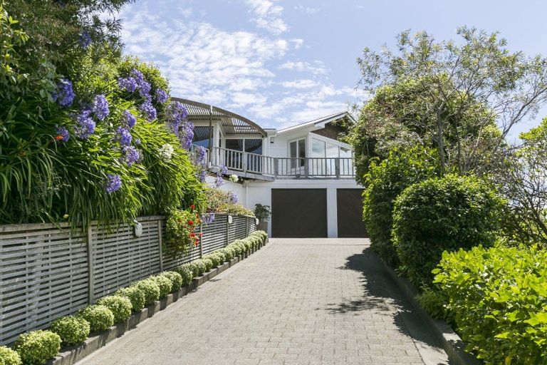 Photo of property in 29 Fortification Road, Karaka Bays, Wellington, 6022