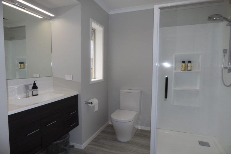 Photo of property in 12 Oakmont Crescent, Waiwhakaiho, New Plymouth, 4312