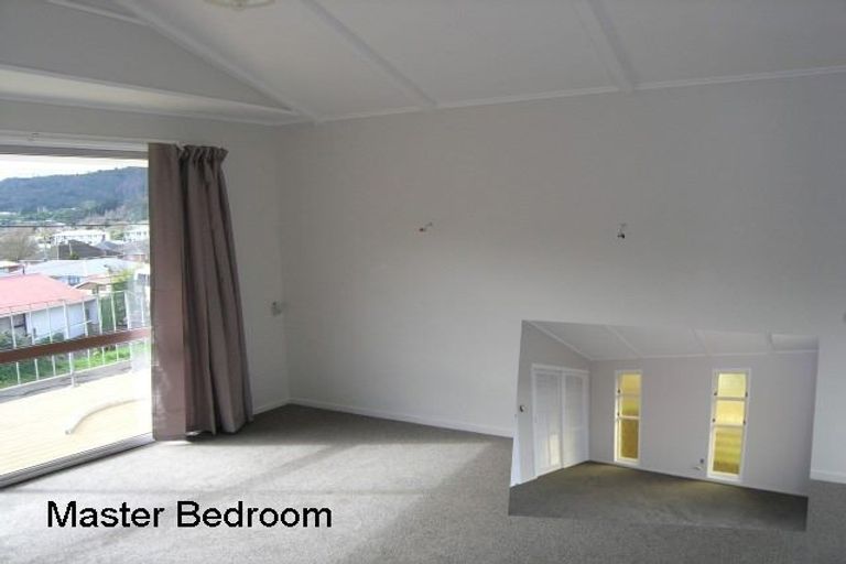 Photo of property in 28 Thomson Grove, Stokes Valley, Lower Hutt, 5019