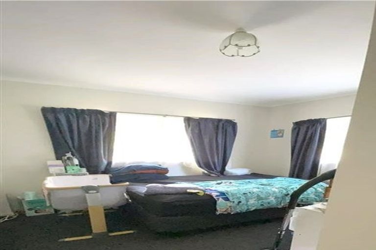 Photo of property in 35 Kirby Street, Glendene, Auckland, 0602