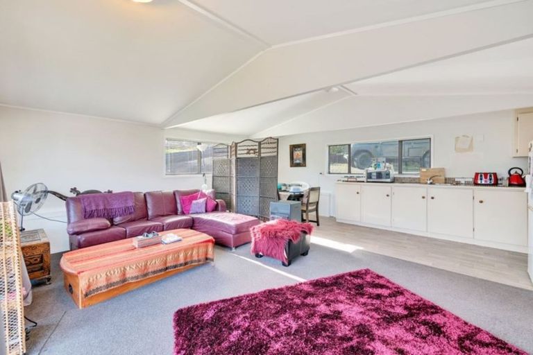 Photo of property in 10 Ardern Avenue, Stanmore Bay, Whangaparaoa, 0932