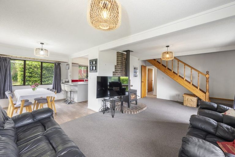 Photo of property in 7 Rika Place, Kawaha Point, Rotorua, 3010