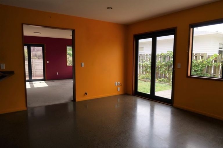 Photo of property in 62a Saint Johns Terrace, Tawa, Wellington, 5028