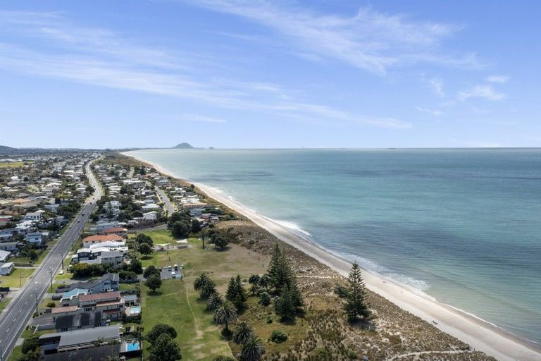 Photo of property in 1 Butterworth Crescent, Papamoa Beach, Papamoa, 3118