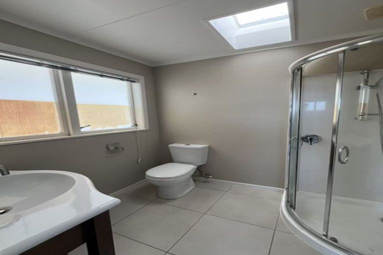 Photo of property in 37 Strid Road, Te Atatu South, Auckland, 0610