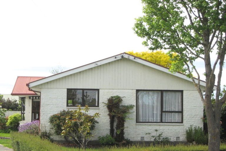 Photo of property in 15 Hannah Place, Redwood, Christchurch, 8051