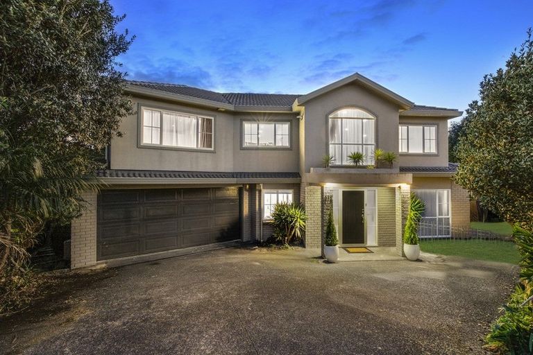 Photo of property in 57a Ribbonwood Crescent, Goodwood Heights, Auckland, 2105