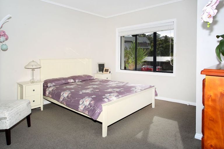 Photo of property in 2 Bellbird Rise, Murrays Bay, Auckland, 0630