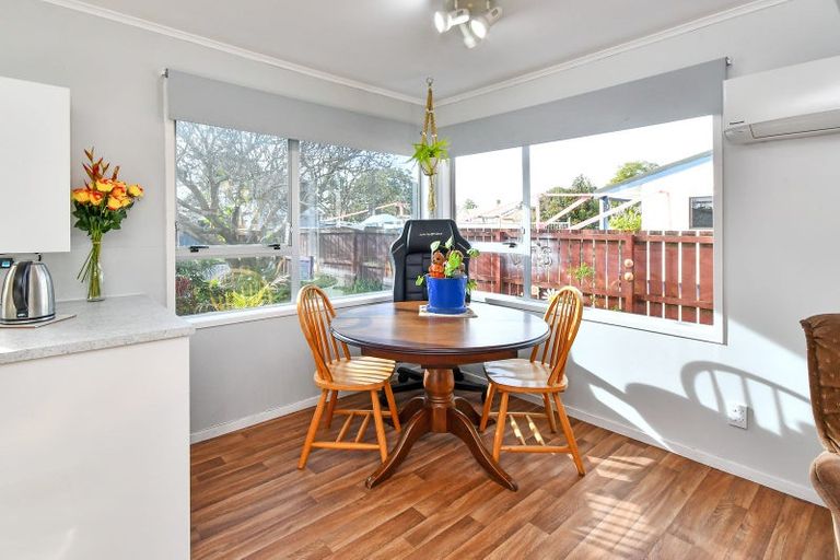 Photo of property in 14 Seaward Place, Wattle Downs, Auckland, 2103