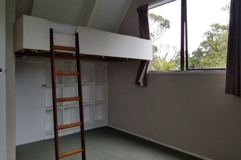 Photo of property in 48 Turanga Road, Henderson Valley, Auckland, 0612