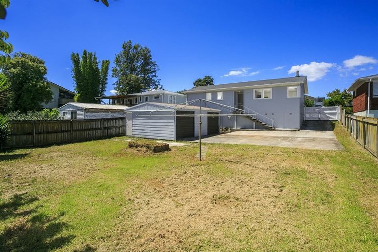 Photo of property in 18 Lendic Avenue, Henderson, Auckland, 0612