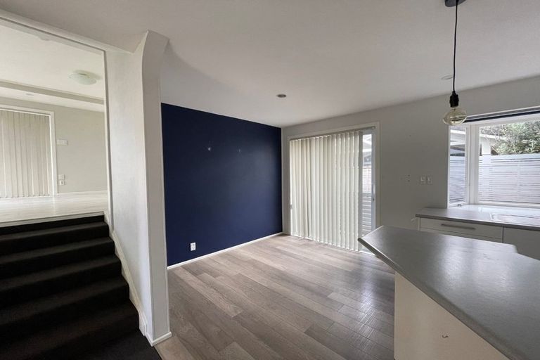 Photo of property in 90 Cliff View Drive, Green Bay, Auckland, 0604