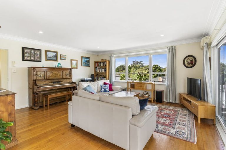 Photo of property in 32 Windy Ridge Road, Glenfield, Auckland, 0629