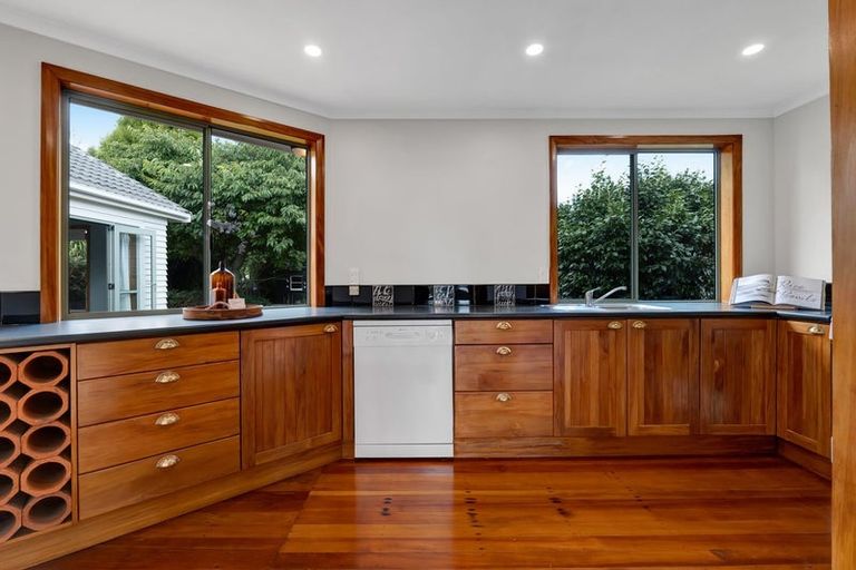 Photo of property in 86 Mangorei Road, Strandon, New Plymouth, 4312