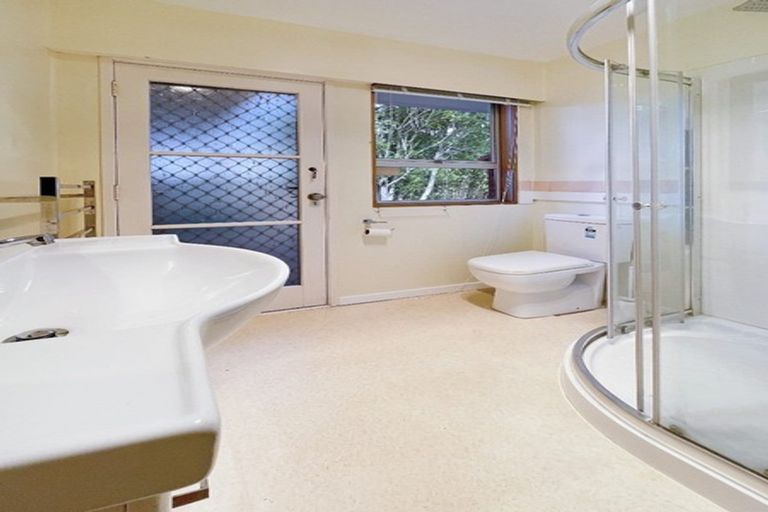 Photo of property in 27 Pooley Street, Pakuranga Heights, Auckland, 2010