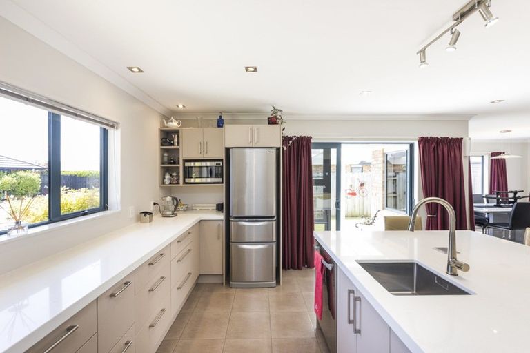 Photo of property in 29 Chestnut Close, Kelvin Grove, Palmerston North, 4414