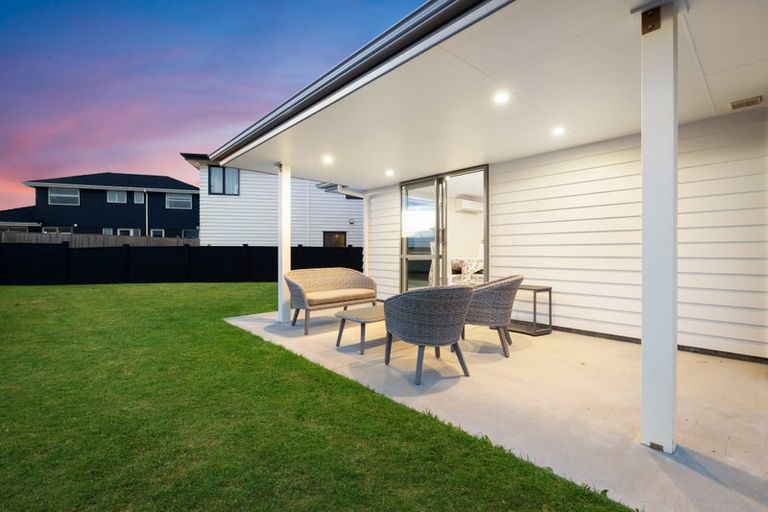 Photo of property in 28 Resolution Drive, Gulf Harbour, Whangaparaoa, 0930