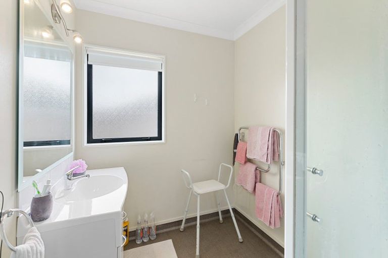 Photo of property in 25 Ian Peter Way, Otaki, 5512