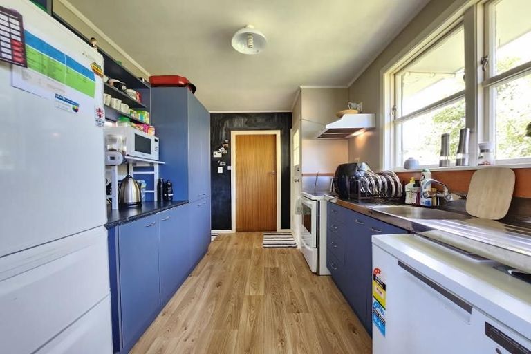 Photo of property in 18 Catherine Crescent, Paparangi, Wellington, 6037