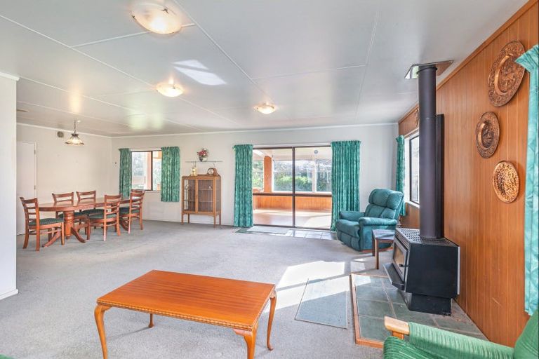 Photo of property in 218 Hokio Beach Road, Levin, 5571