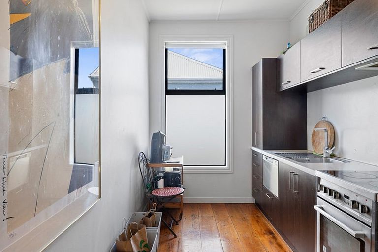 Photo of property in 94 Young Street, New Plymouth, 4310