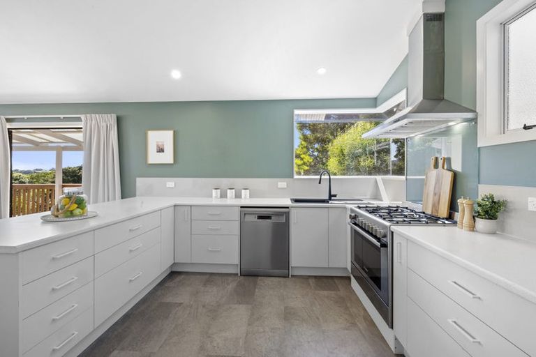 Photo of property in 28 Norwich Avenue, Spotswood, New Plymouth, 4310