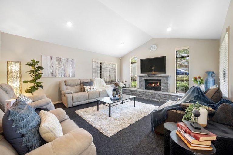 Photo of property in 27 Lansell Drive, East Tamaki Heights, Auckland, 2016