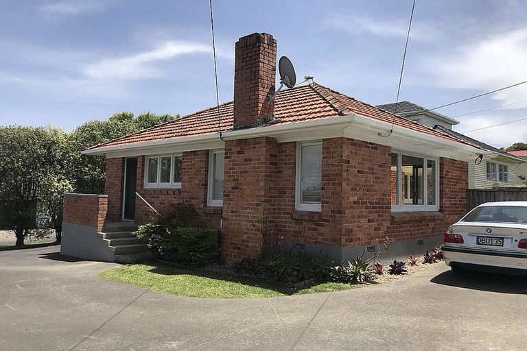 Photo of property in 2/10 Belmont Terrace, Milford, Auckland, 0620