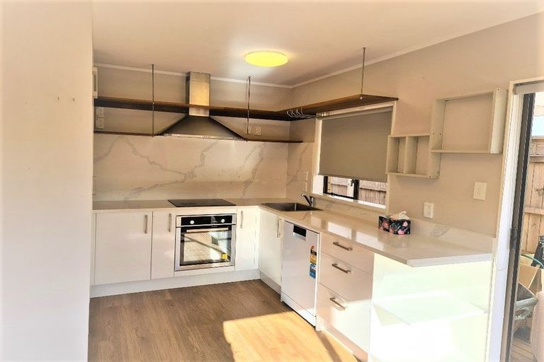 Photo of property in 178 Te Atatu Road, Te Atatu South, Auckland, 0610