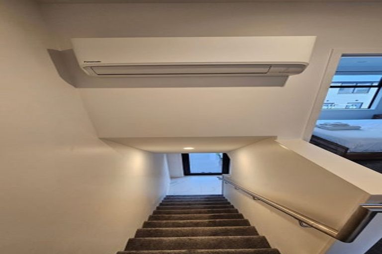 Photo of property in 10/23 Awaroa Road, Sunnyvale, Auckland, 0612