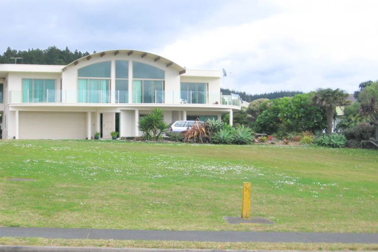 Photo of property in 113 Oratia Place, Onemana, Whangamata, 3691