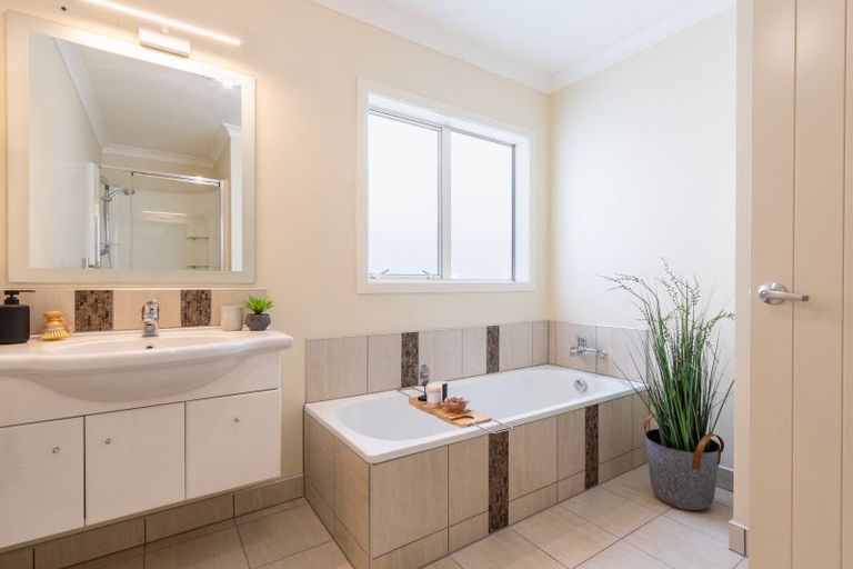 Photo of property in 4 Fairway Oaks Drive, Waikanae Beach, Waikanae, 5036