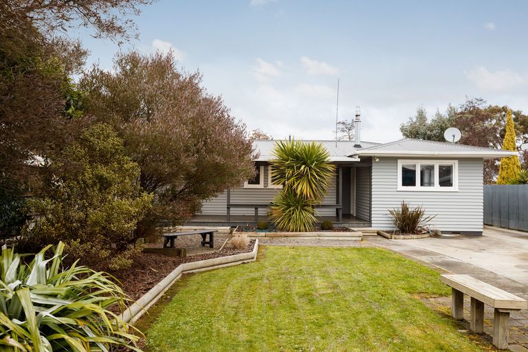 Photo of property in 18 Catlins Crescent, Milson, Palmerston North, 4414